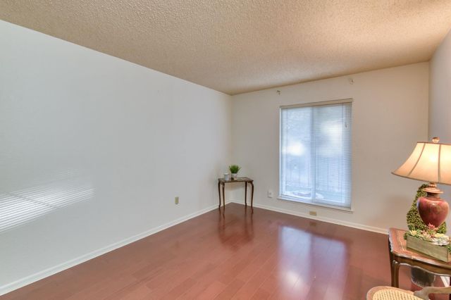 1687 W Dovewood Lane, Fresno, CA 93711
