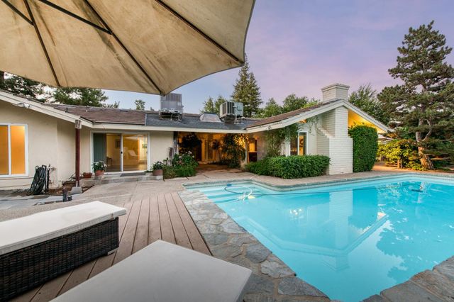 1687 W Dovewood Lane, Fresno, CA 93711