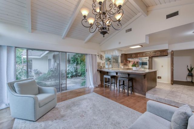 1687 W Dovewood Lane, Fresno, CA 93711
