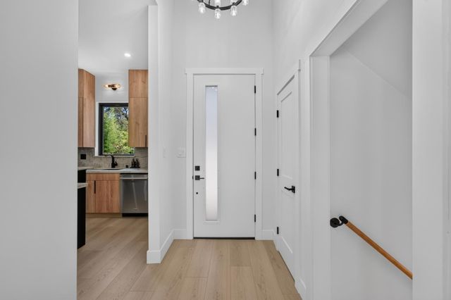 7801 Law Ln, Loomis, CA 95650