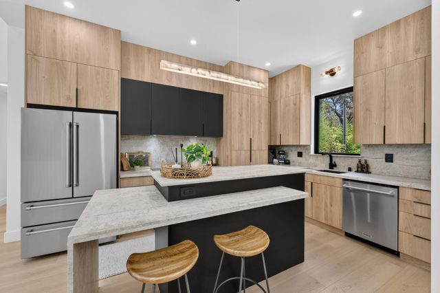 7801 Law Ln, Loomis, CA 95650