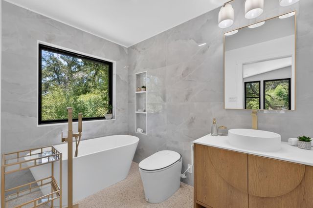 7801 Law Ln, Loomis, CA 95650