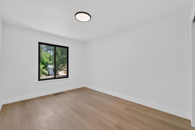 7801 Law Ln, Loomis, CA 95650