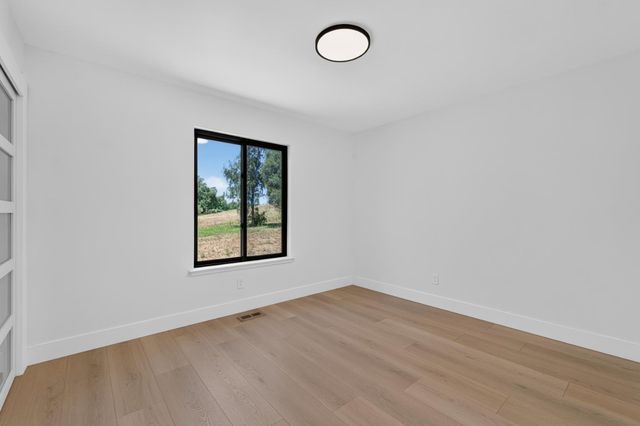7801 Law Ln, Loomis, CA 95650