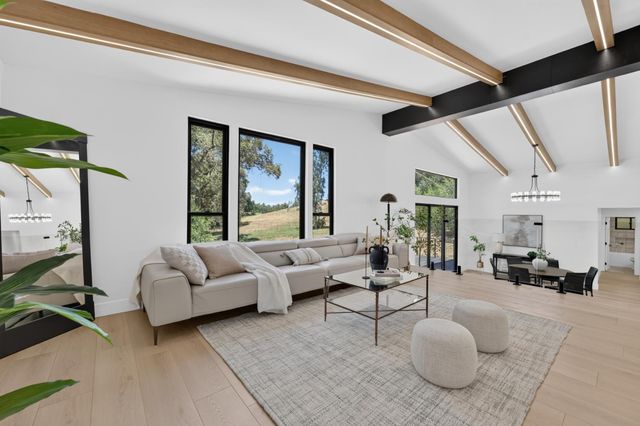 7801 Law Ln, Loomis, CA 95650