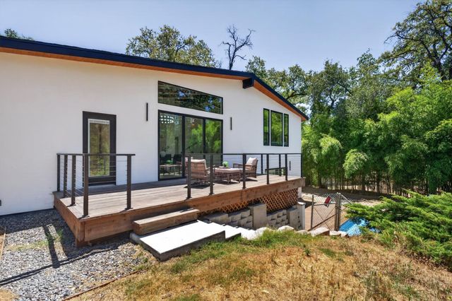 7801 Law Ln, Loomis, CA 95650