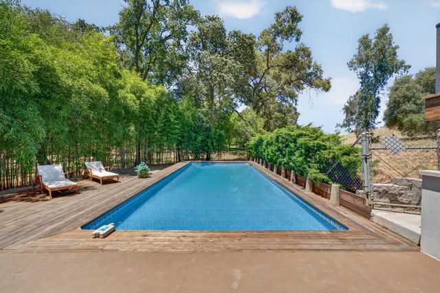 7801 Law Ln, Loomis, CA 95650