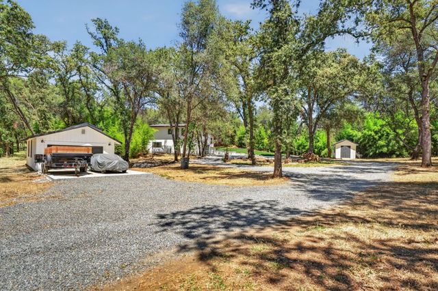 7801 Law Ln, Loomis, CA 95650