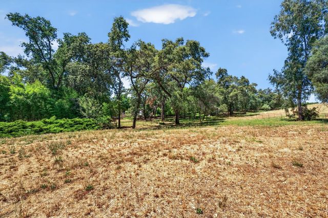 7801 Law Ln, Loomis, CA 95650