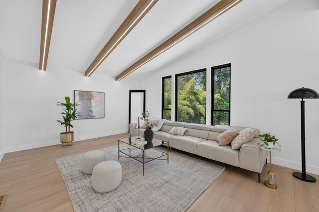 7801 Law Ln, Loomis, CA 95650