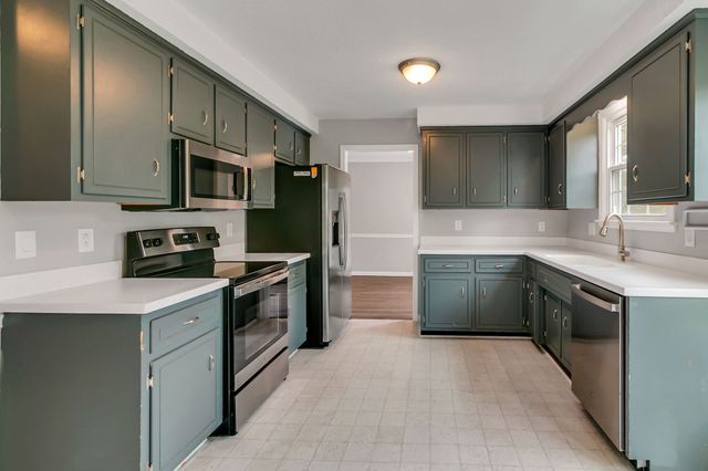 900 Cimarron Ct, Clarksville, TN 37042