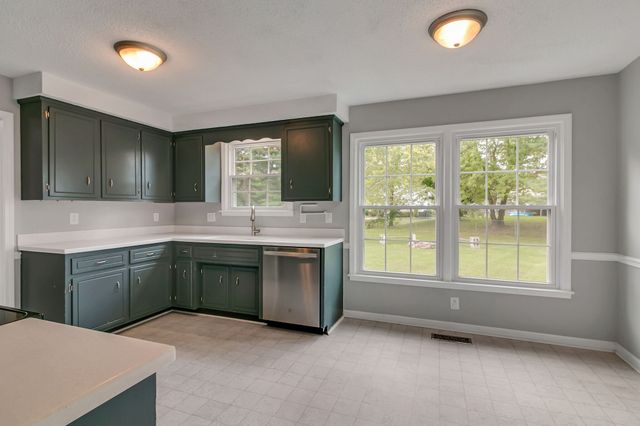 900 Cimarron Ct, Clarksville, TN 37042