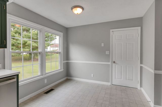 900 Cimarron Ct, Clarksville, TN 37042