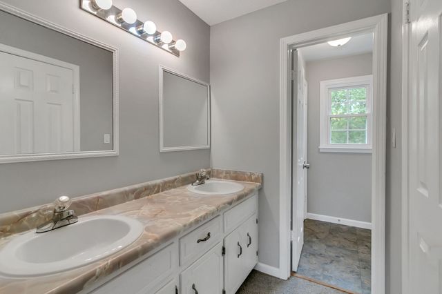 900 Cimarron Ct, Clarksville, TN 37042