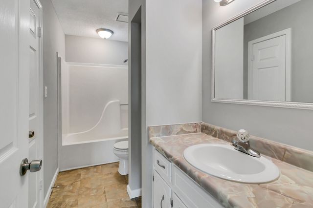 900 Cimarron Ct, Clarksville, TN 37042