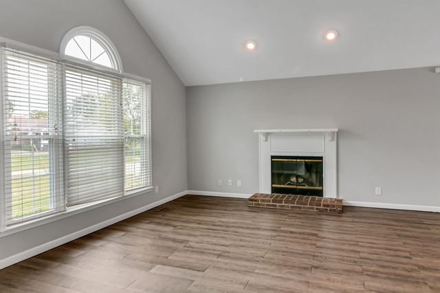 900 Cimarron Ct, Clarksville, TN 37042