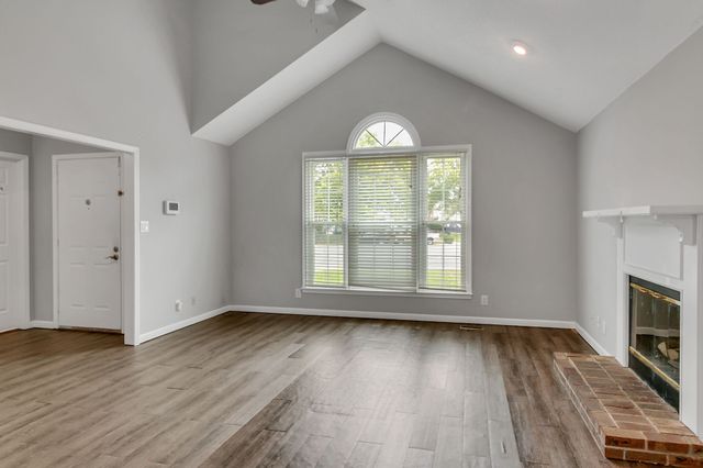 900 Cimarron Ct, Clarksville, TN 37042