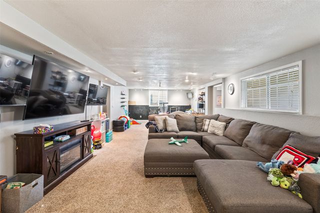 1111 Green Hills Drive, Norwalk, IA 50211