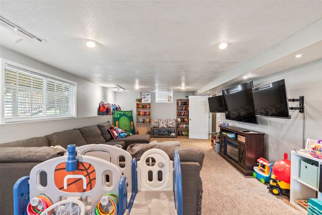 1111 Green Hills Drive, Norwalk, IA 50211
