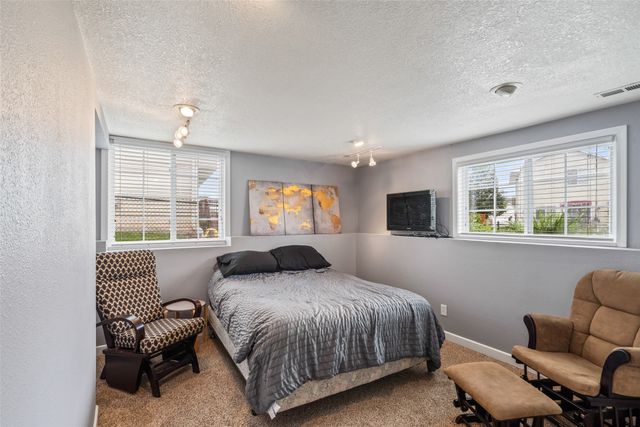 1111 Green Hills Drive, Norwalk, IA 50211