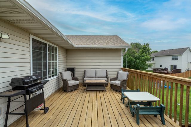 1111 Green Hills Drive, Norwalk, IA 50211