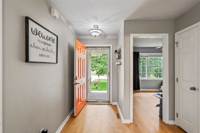 1111 Green Hills Drive, Norwalk, IA 50211