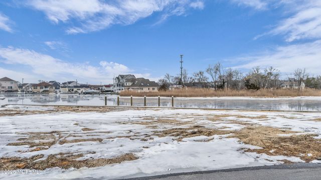 5 Tobago Avenue, Toms River, NJ 08753