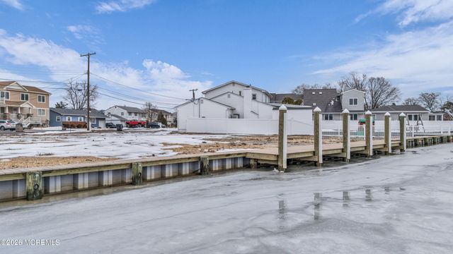 5 Tobago Avenue, Toms River, NJ 08753