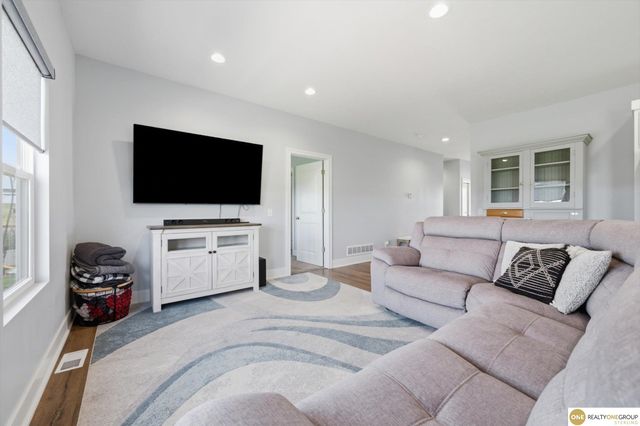 1086 Deveron Drive, Council Bluffs, IA 51503