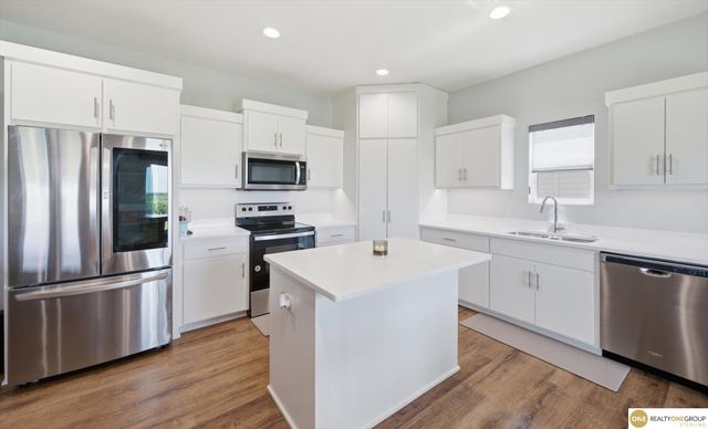 1086 Deveron Drive, Council Bluffs, IA 51503