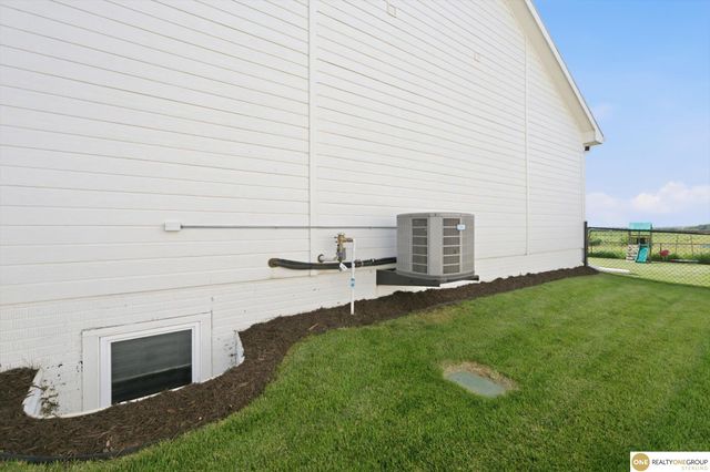 1086 Deveron Drive, Council Bluffs, IA 51503