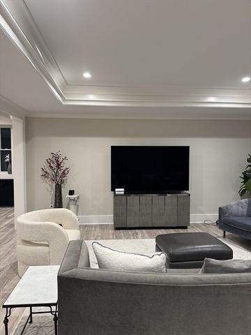 91 Seaver Street, Wellesley, MA 02481