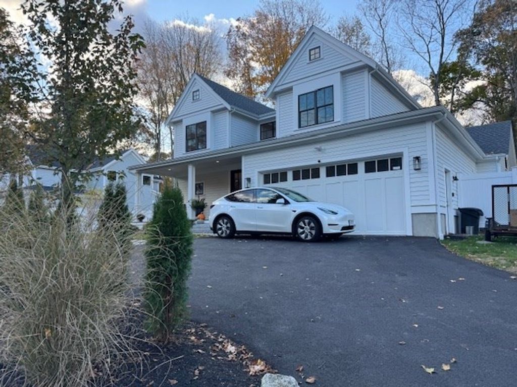 91 Seaver Street, Wellesley, MA 02481