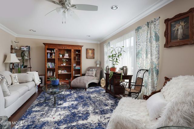 18 Penny Lane, Bayville, NJ 08721