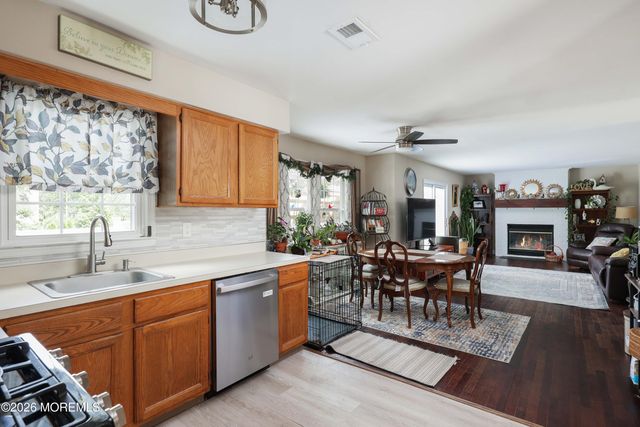18 Penny Lane, Bayville, NJ 08721