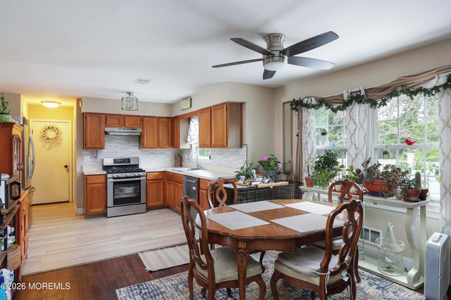 18 Penny Lane, Bayville, NJ 08721