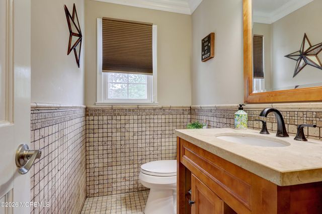 18 Penny Lane, Bayville, NJ 08721