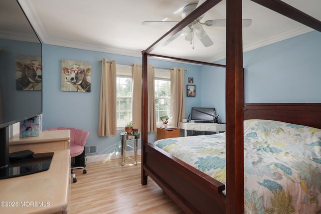 18 Penny Lane, Bayville, NJ 08721