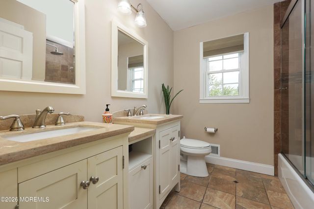 18 Penny Lane, Bayville, NJ 08721
