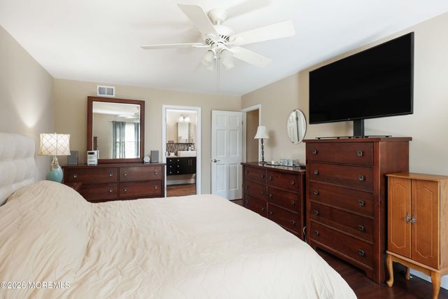 18 Penny Lane, Bayville, NJ 08721