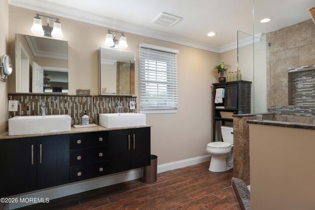 18 Penny Lane, Bayville, NJ 08721