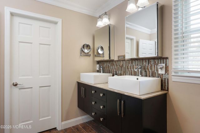 18 Penny Lane, Bayville, NJ 08721