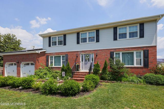 18 Penny Lane, Bayville, NJ 08721