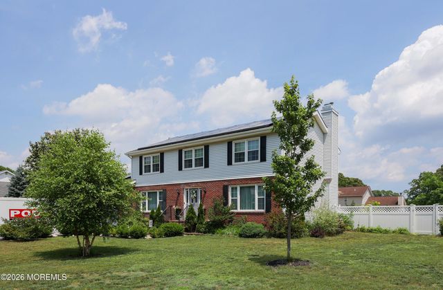 18 Penny Lane, Bayville, NJ 08721