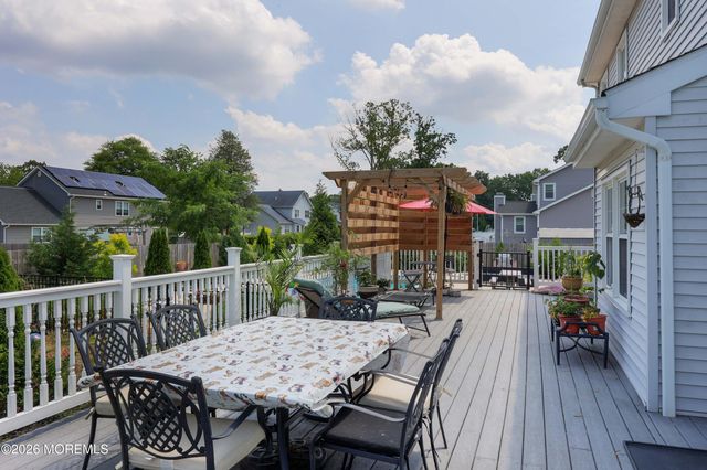 18 Penny Lane, Bayville, NJ 08721