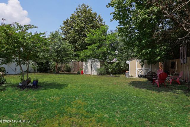 18 Penny Lane, Bayville, NJ 08721