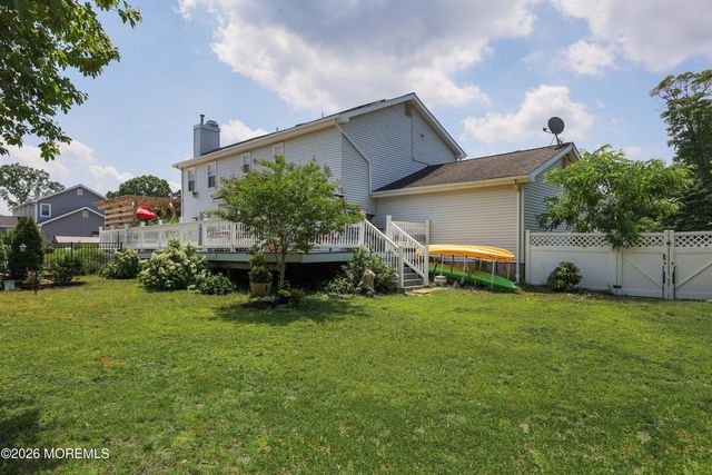 18 Penny Lane, Bayville, NJ 08721