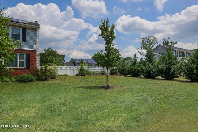 18 Penny Lane, Bayville, NJ 08721