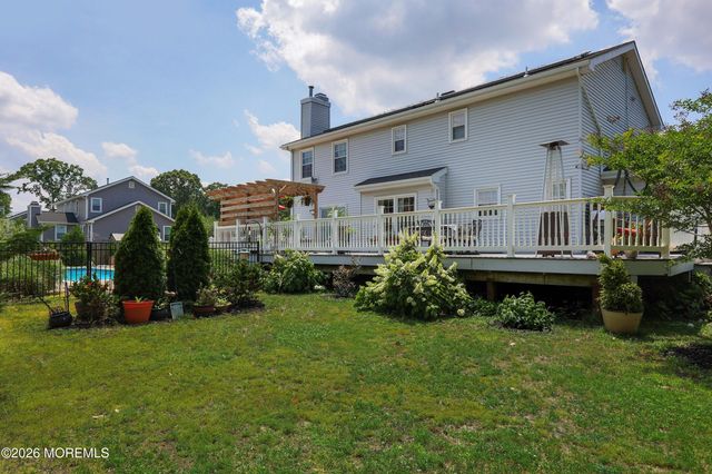 18 Penny Lane, Bayville, NJ 08721