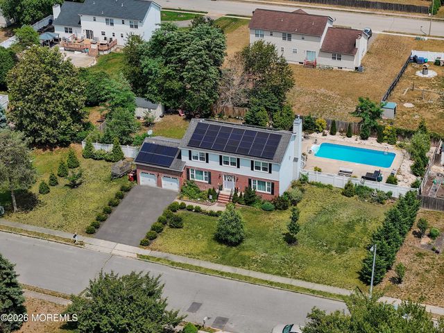 18 Penny Lane, Bayville, NJ 08721